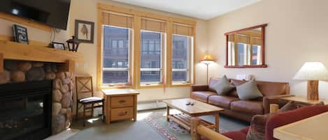 Appart'hôtel, 2 chambres | Coin séjour