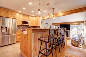 Maison mitoyenne, 3 chambres | Cuisine privée