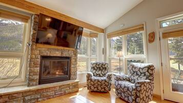 Townhome, 3 Bedrooms | Living area