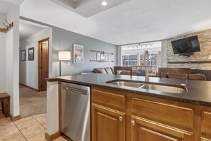 Condo, 1 Bedroom | Interior