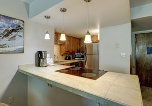 Condo, 1 Bedroom | Private kitchen | Fridge, oven, coffee/tea maker, toaster - Mp410 Mountain Plaza 1br 2ba -pet Friendly 1 Bedroom Condo (Copper Mountain)