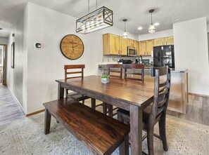 Condo, 2 Bedrooms | Dining
