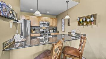 Condo, 1 Bedroom | Private kitchen | Fridge, oven, coffee/tea maker, toaster