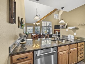 Interior - B6 Tarn Landing 1br + Loft, 3ba 1 Bedroom Condo (Frisco)