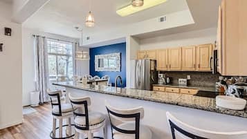 House, 3 Bedrooms | Private kitchen | Fridge, oven, coffee/tea maker, toaster