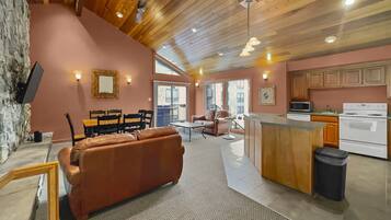 Condo, 2 Bedrooms | Interior