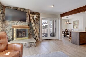 Condo, 2 Bedrooms | Living area