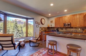 Condo, 3 Bedrooms | Private kitchen | Fridge, oven, coffee/tea maker, toaster - A2 Marina Park 3br 3.5ba 3 Bedroom Condo (Frisco)