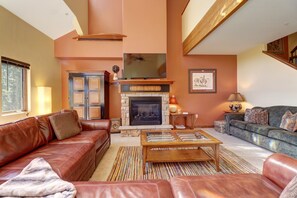 Condo, 3 Bedrooms | Living area | Smart TV