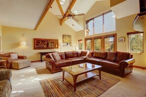 Condo, 3 Bedrooms | Living area | Smart TV - A2 Marina Park 3br 3.5ba 3 Bedroom Condo (Frisco)