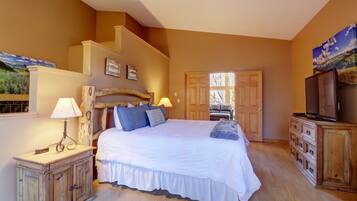 Townhome, 4 Bedrooms | 4 bedrooms, laptop workspace, free WiFi