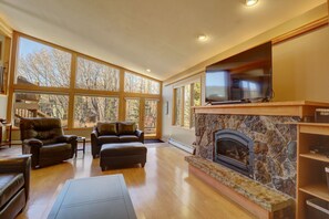 Living area - 334 Willow Lake Ct. 4br W/loft 3ba 4 Bedroom Townhouse (Silverthorne)
