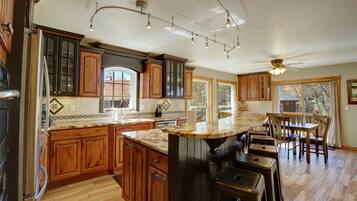 Townhome, 4 Bedrooms | Private kitchen | Fridge, oven, coffee/tea maker, toaster