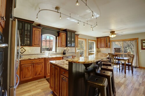 334 Willow Lake Ct. 4br W/loft 3ba 4 Bedroom Townhouse