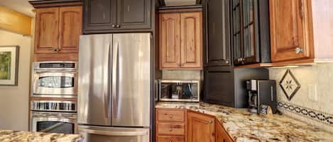 Townhome, 4 Bedrooms | Private kitchen