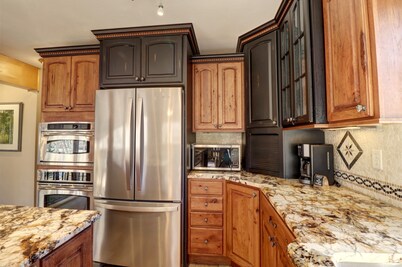 334 Willow Lake Ct. 4br W/loft 3ba 4 Bedroom Townhouse