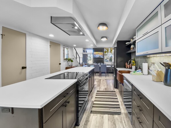 Private kitchen - 1674 Captain Molly's Hideout! Walk To Slopes! Hottub Pool! 3 Bedroom Condo (Park City)