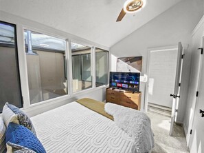 Apartment, 3 Schlafzimmer | 3 Schlafzimmer, laptopgeeigneter Arbeitsplatz, Bügeleisen/Bügelbrett