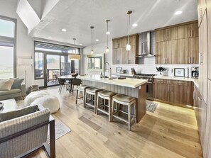 House, 3 Bedrooms | Private kitchen | Fridge, oven, coffee/tea maker, electric kettle