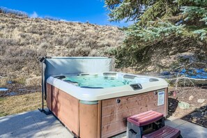 مغطس سبا خارجي