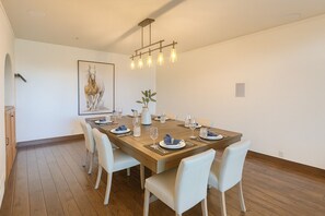 House, 4 Bedrooms | Dining