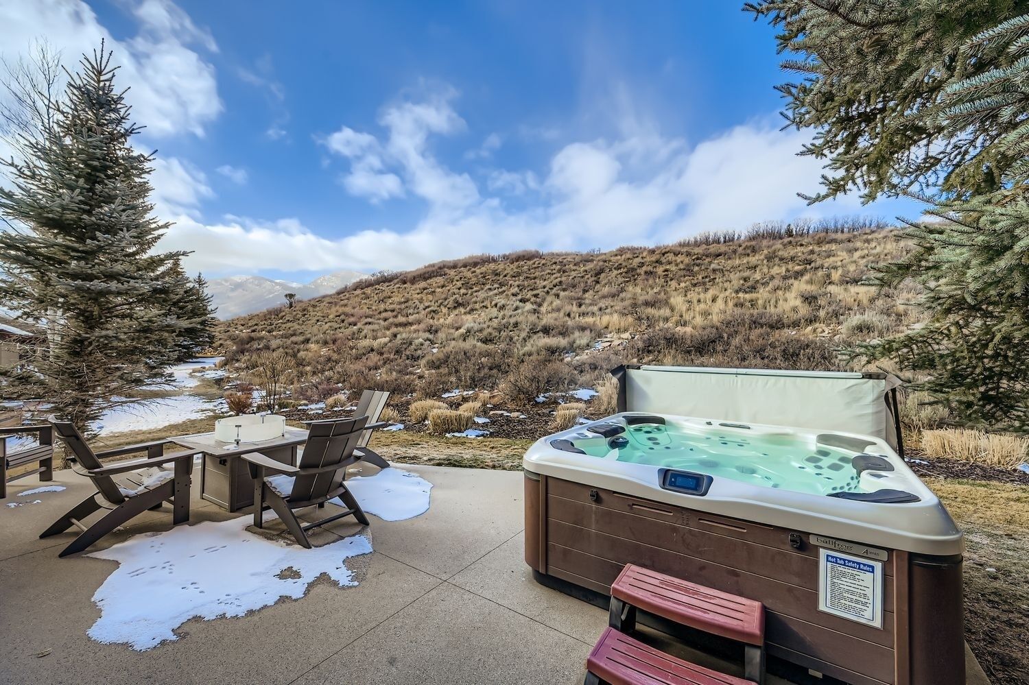 House, 4 Bedrooms | Outdoor spa tub