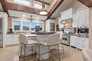 Hus, 3 soverom | Eget kjøkken | Kjøleskap, ovn, kaffetrakter/tekoker og vannkoker