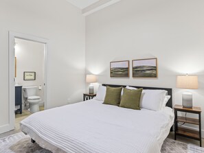 5 bedrooms, iron/ironing board, WiFi, bed sheets