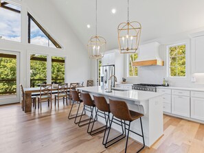 Fridge, microwave, oven, stovetop - Winter Specials! Newly built Home with Hot Tub, Fire Pit, King Beds, Sleeps 12! (Dadeville)