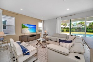 Villa, 5 Bedrooms | Living area