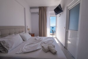 Standard Triple Room, Sea View | Free WiFi