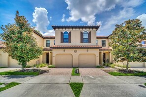 Exterior - Tropical Escape 3 Bed Home In Beautiful Resort 3 Bedroom Condo (Davenport)
