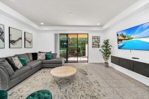 Condo, 3 Bedrooms | Living area