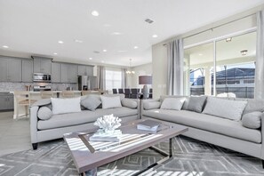 Villa, 6 Bedrooms | Living area