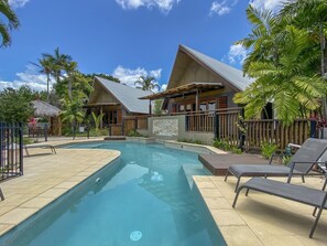 Pool - Pure Magnetic Villa 10, 9 The Esplanade-BOM (Nelly Bay)