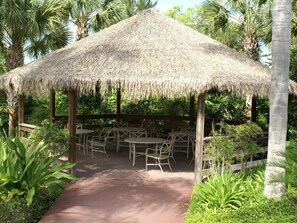 Condo, 3 Bedrooms | Outdoor dining - 3 Bed In Resort Close To Disney 3 Bedroom Condo (Davenport)