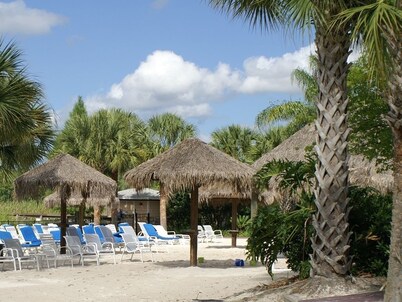 3 Bed In Resort Close To Disney 3 Bedroom Condo