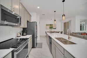 Maison mitoyenne, 4 chambres | Cuisine privée