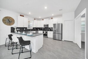 Vila, vários quartos | Cozinha privada