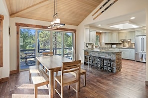 House, 4 Bedrooms | Private kitchen