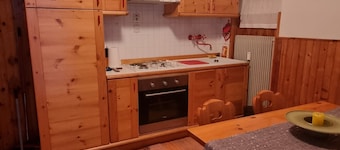 Charming 2-bedroom apartment in Norge with WiFi access
