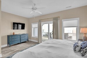 5 bedrooms, desk, free WiFi, bed sheets - Upscaled Beach House with Elevator in Surf City, NC (Surf City)
