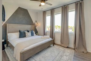 5 bedrooms, free WiFi, bed sheets