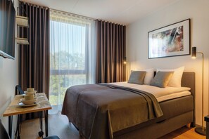 Laptop workspace, blackout drapes, soundproofing, iron/ironing board - Hessnery Hotel (Tallinn)