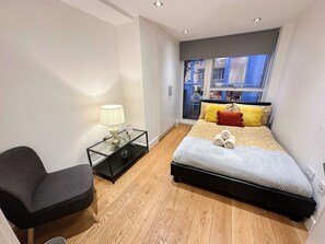 3 bedrooms, desk, iron/ironing board, travel crib