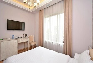 Chambre économique double | Coffre-fort, bureau, rideaux d’obscurcissement, système d’insonorisation