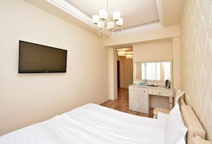 Chambre Double Standard | Coffres-forts dans les chambres, bureau, rideaux occultants