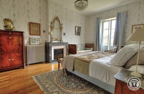 Chambre de Marie avec Balcon | Iron/ironing board, free WiFi - Domaine de Montclair (Pommiers)