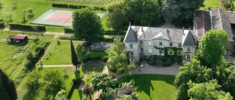 Vista frontal de la propiedad