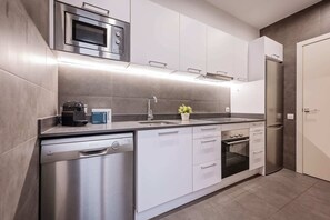 Fridge, microwave, oven, stovetop